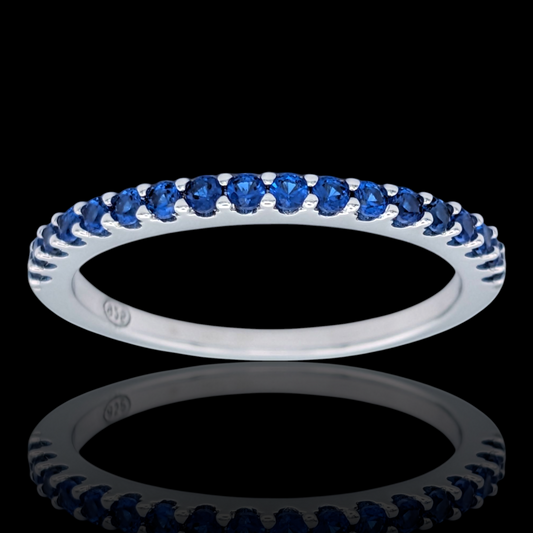 Bague demi-alliance en argent 925 rhodié et corindons synthétiques bleus
