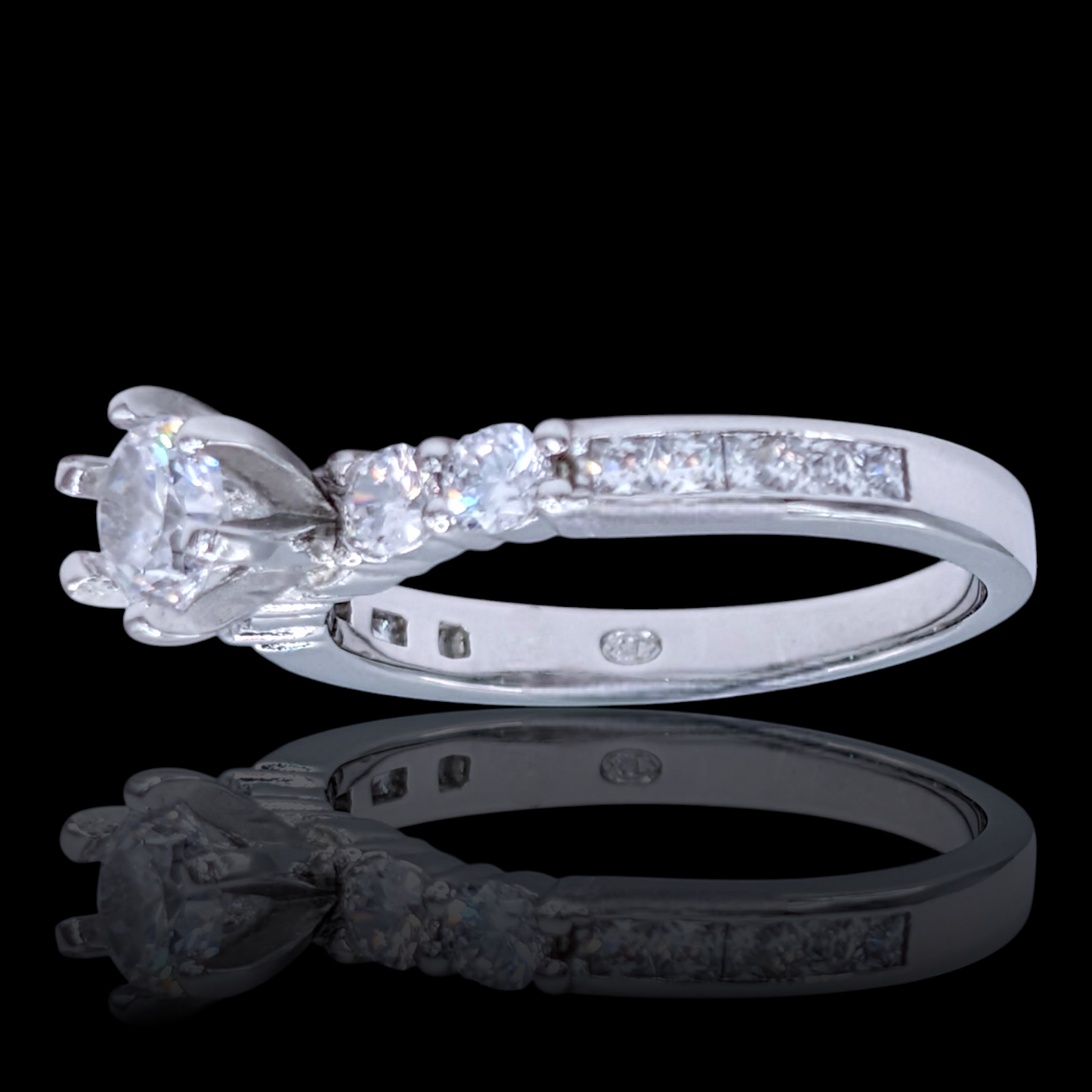 Rhodium-plated 925 sterling silver solitaire ring with white cubic zirconia