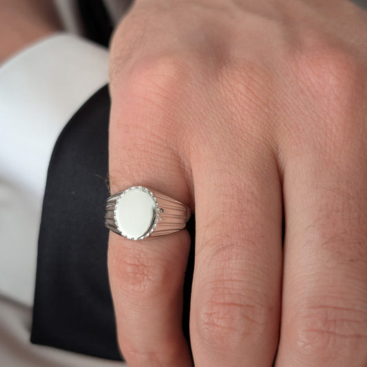 Bague chevalière en argent 925 rhodié au design poli