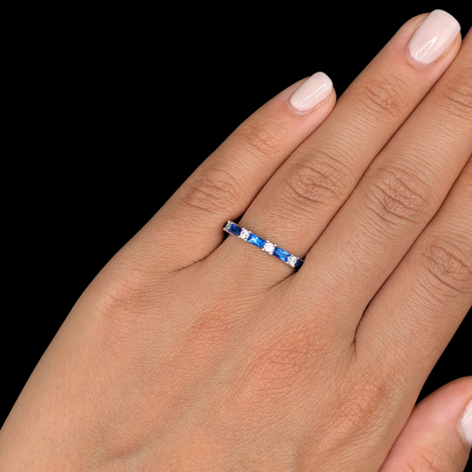 Bague Éternité Argent 925 Rhodié Corindon Bleu Baguette et Oxydes Zirconium