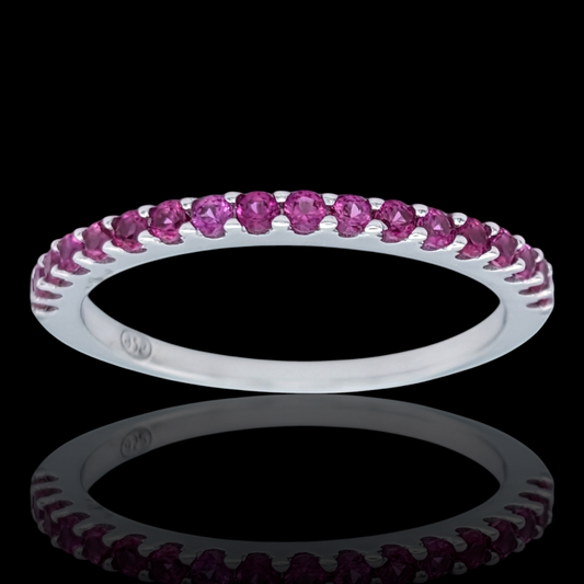 Bague demi-alliance en argent 925 rhodié et corindons synthétiques rouges