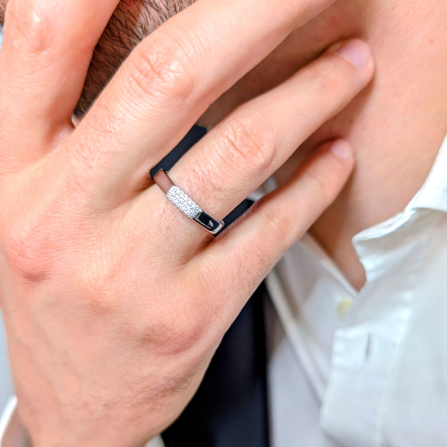 Bague plateau en argent 925 rhodié et oxydes de zirconium blancs